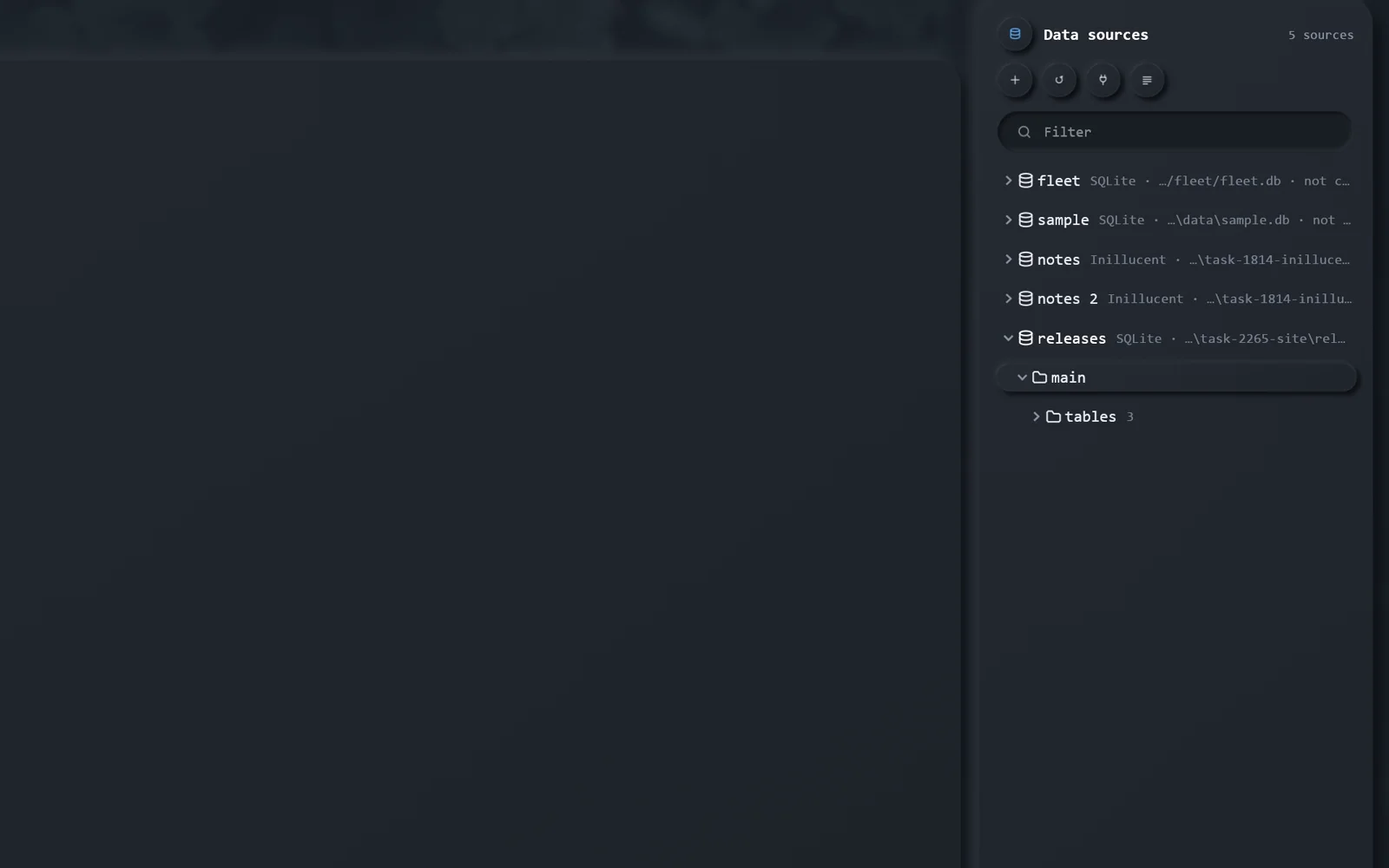 Tables expanded to their columns, and three queries returning different results